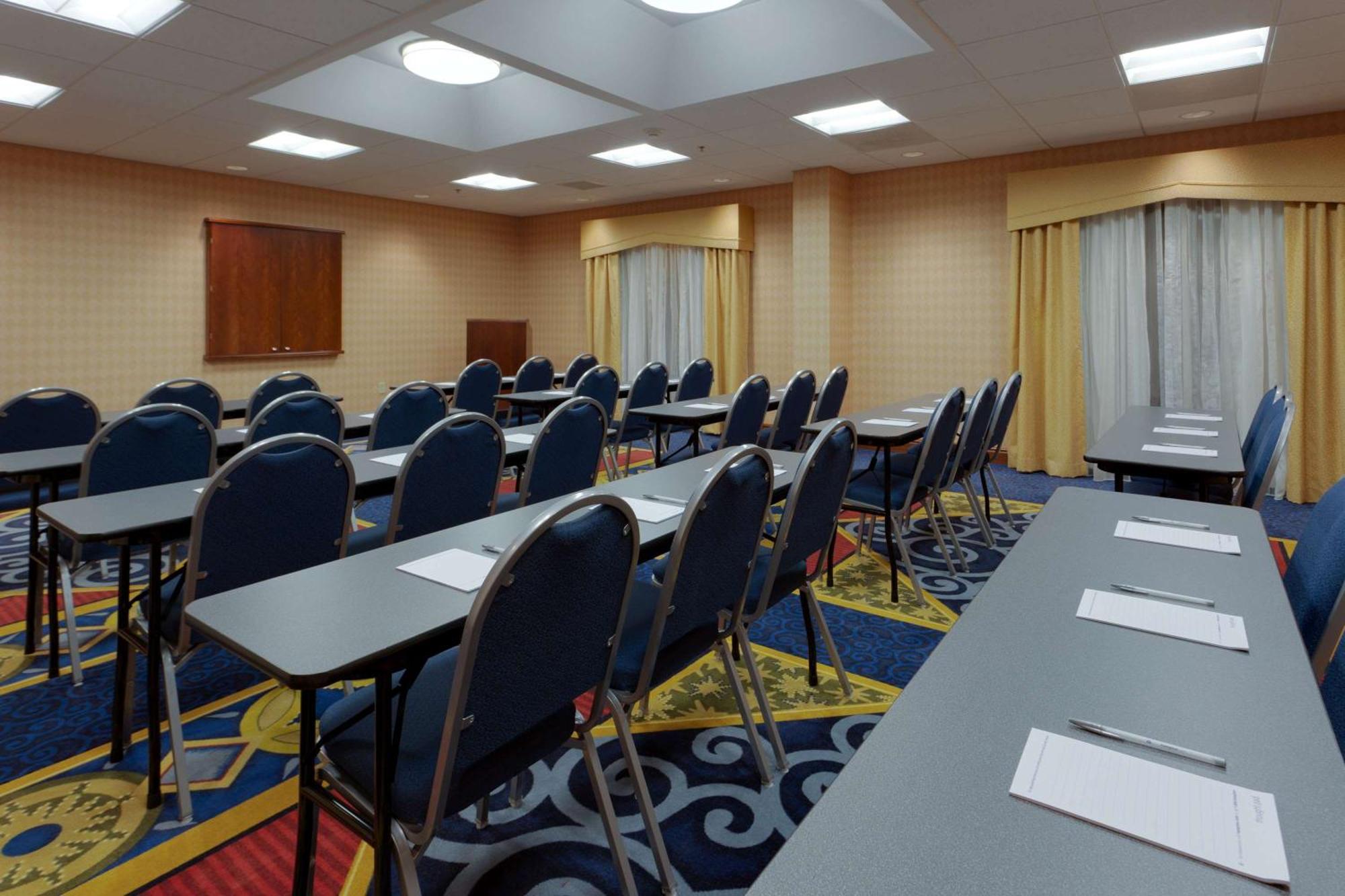 Hampton Inn Warrenton, Va Бизнес снимка